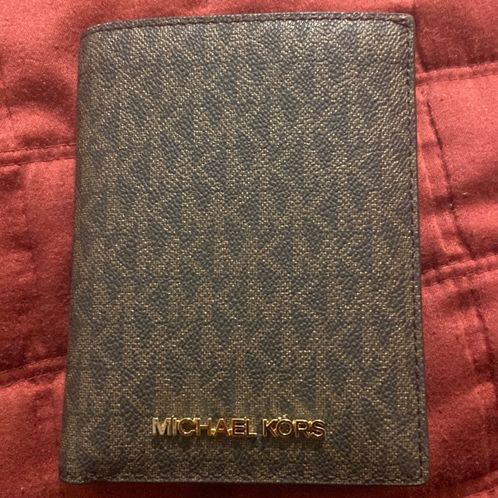 Brand new MK wallet